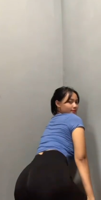 looking makes it hot_44