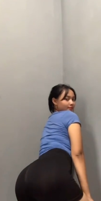 looking makes it hot_44