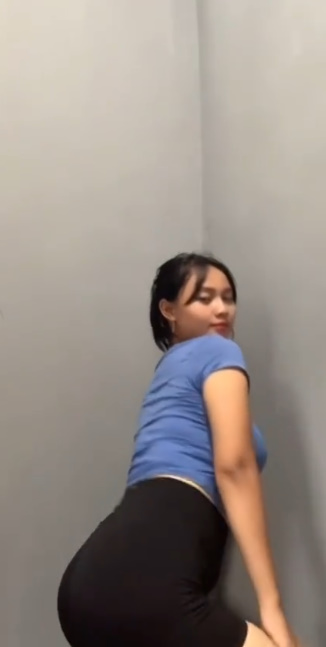 looking makes it hot_44