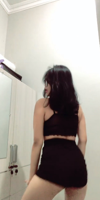 looking makes it hot_44