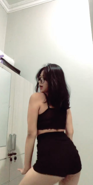 looking makes it hot_44