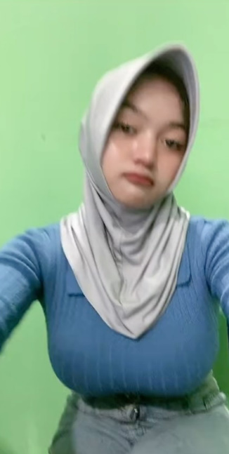 looking makes it hot_44