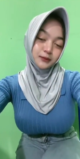 looking makes it hot_44