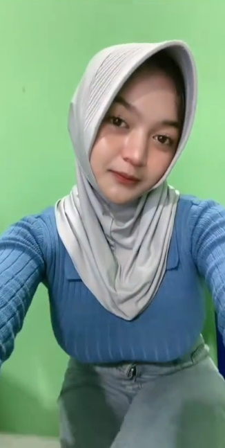 looking makes it hot_44