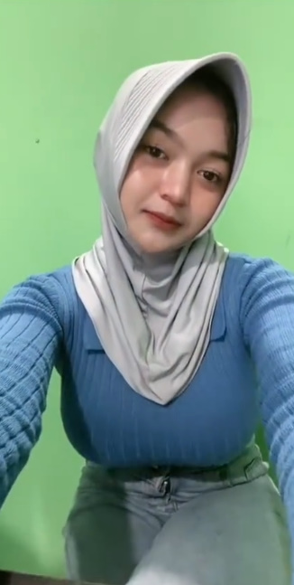 looking makes it hot_44