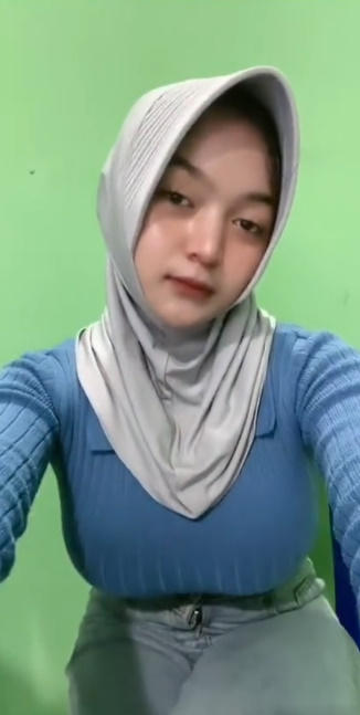 looking makes it hot_44