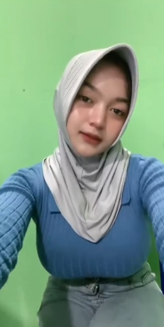 looking makes it hot_44