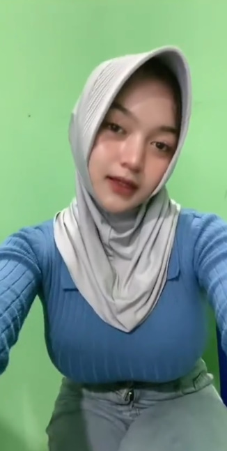 looking makes it hot_44