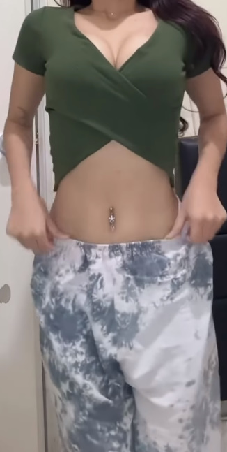 looking makes it hot_44