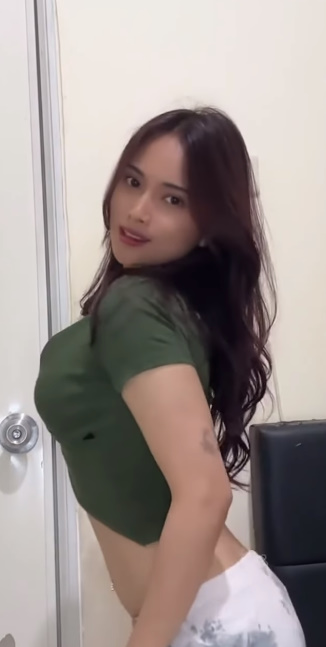 looking makes it hot_44