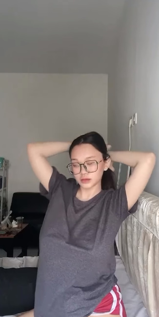 looking makes it hot_44