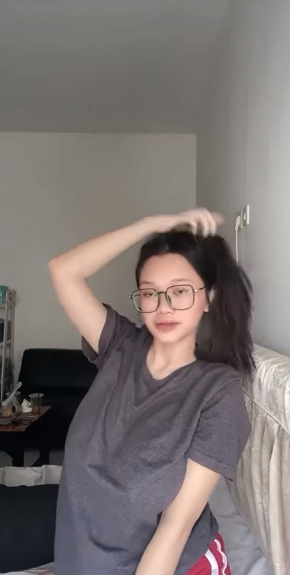 looking makes it hot_44