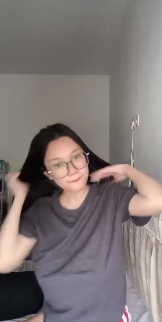 looking makes it hot_44