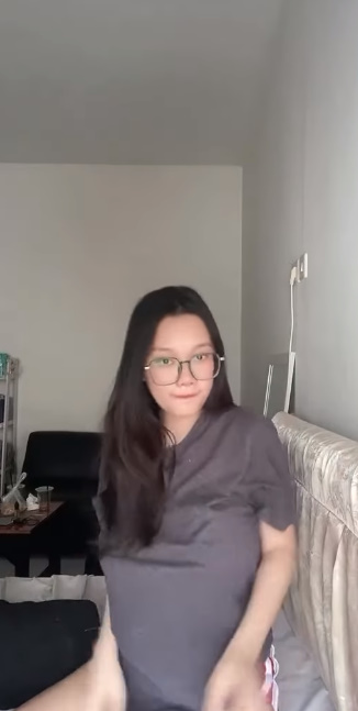 looking makes it hot_44