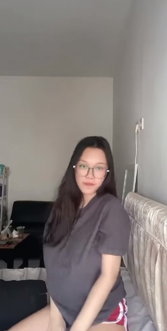 looking makes it hot_44