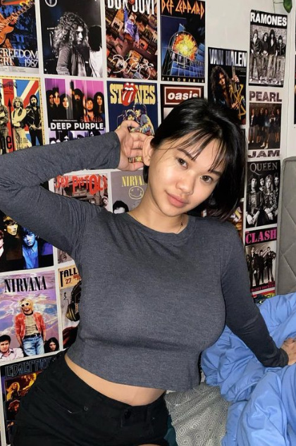 looking makes it hot_44