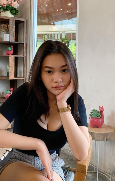 looking makes it hot_44