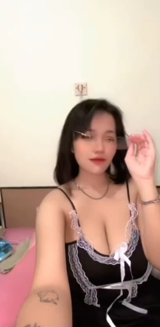 looking makes it hot_44