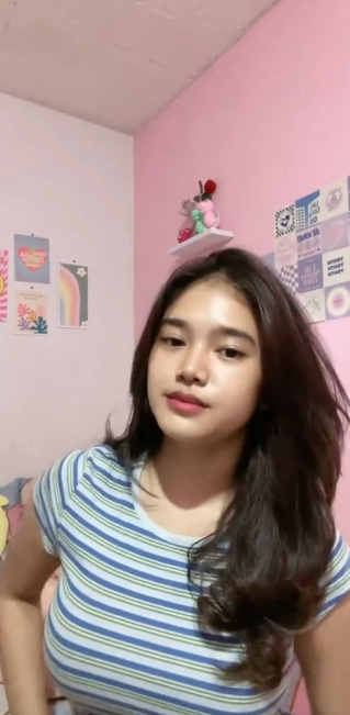 looking makes it hot_44