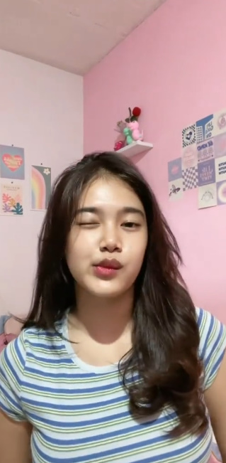 looking makes it hot_44