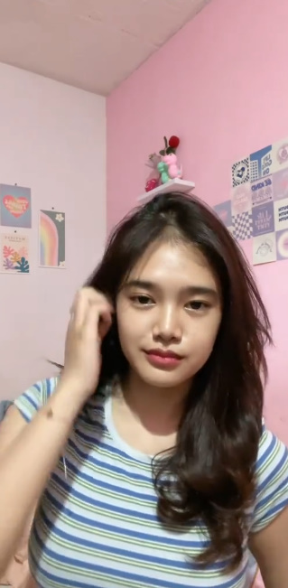 looking makes it hot_44