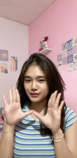 looking makes it hot_44