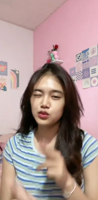 looking makes it hot_44