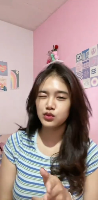 looking makes it hot_44