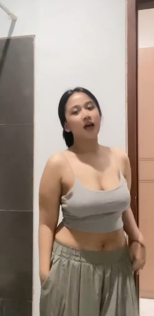 looking makes it hot_44