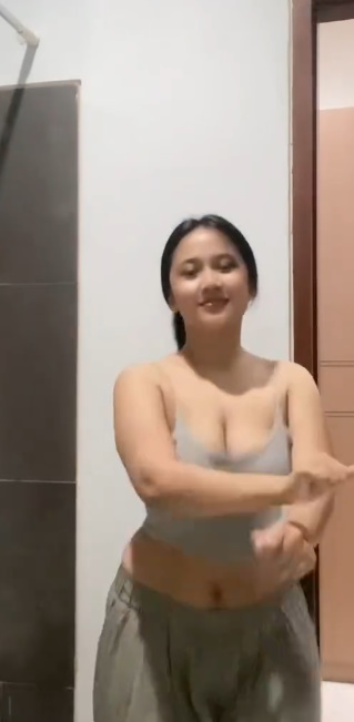 looking makes it hot_44