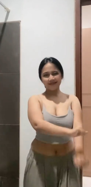 looking makes it hot_44