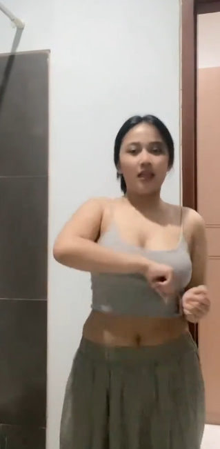 looking makes it hot_44