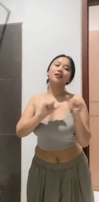 looking makes it hot_44