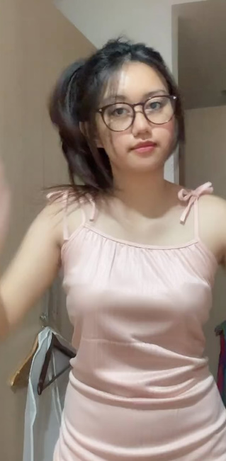 looking makes it hot_44