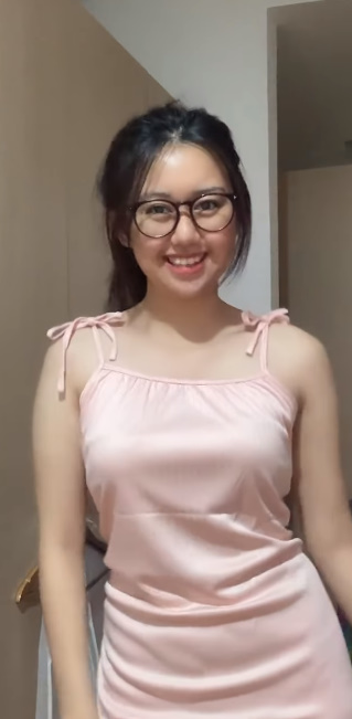 looking makes it hot_44