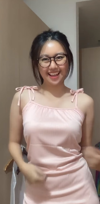 looking makes it hot_44