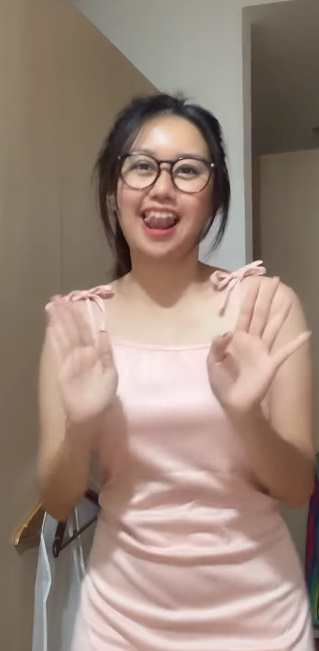 looking makes it hot_44