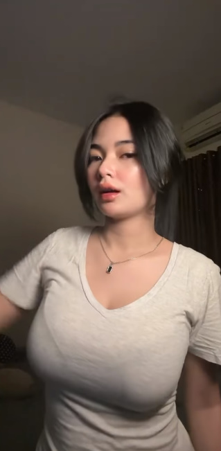 looking makes it hot_44