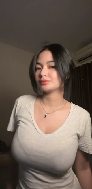 looking makes it hot_44