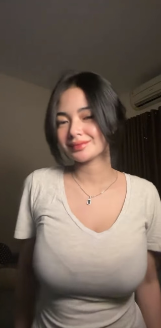 looking makes it hot_44