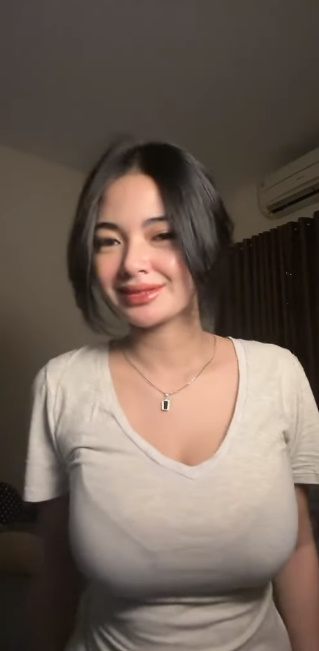 looking makes it hot_44