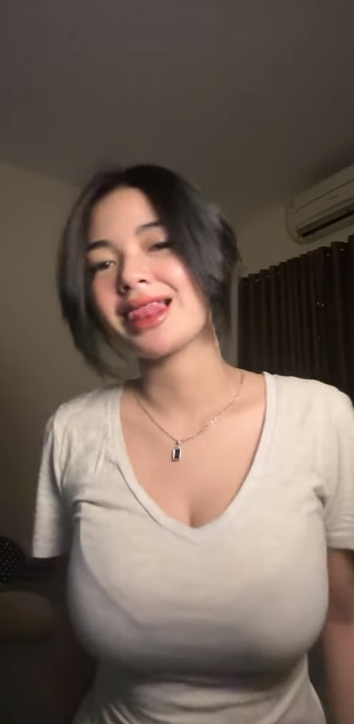 looking makes it hot_44