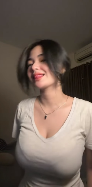 looking makes it hot_44