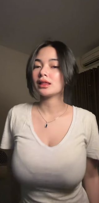 looking makes it hot_44