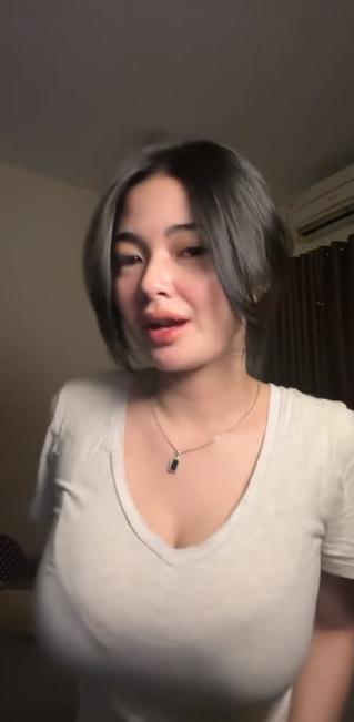 looking makes it hot_44