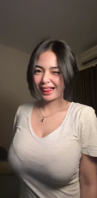 looking makes it hot_44