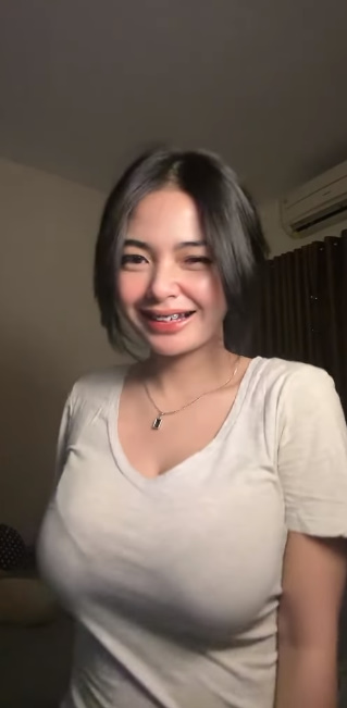 looking makes it hot_44