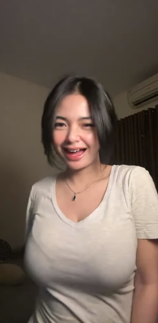 looking makes it hot_44