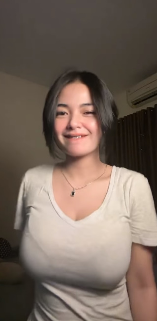 looking makes it hot_44