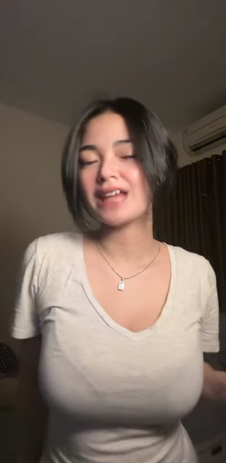 looking makes it hot_44